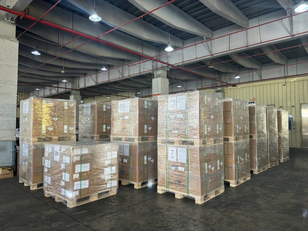 Hàng thiết bị đóng kiện gỗ thường xuyên được vận chuyển từ Vũng Tàu đi Hà Tĩnh bằng xe đầu kéo mooc sàn, phù hợp hàng công nghiệp kích thước lớn. hang-thiet-bi-dong-kien-go-thuong-xuyen-duoc-van-chuyen-di-ha-tinh