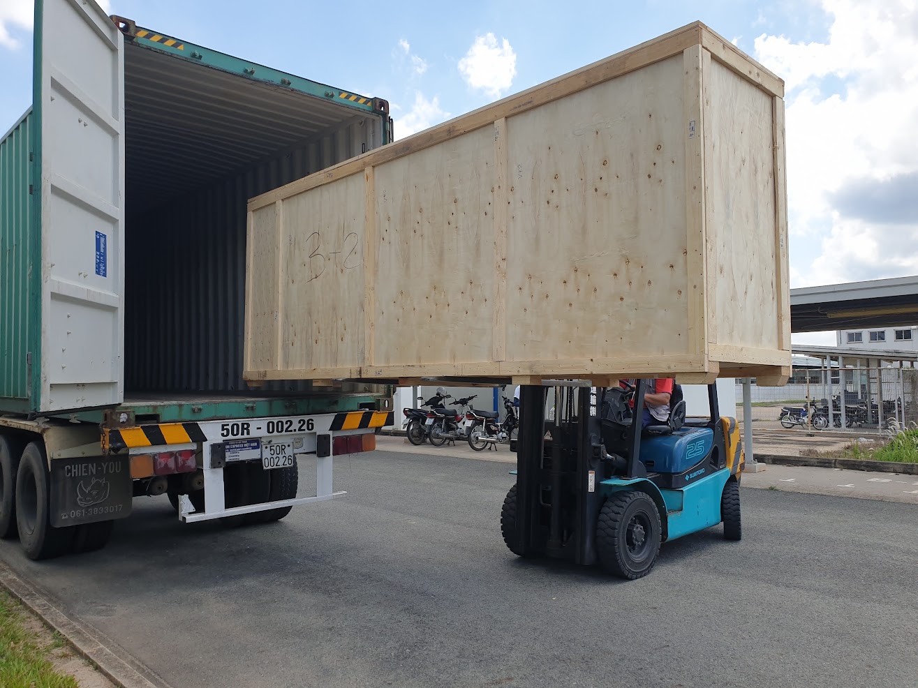 dau-keo-30-tan-cho-hang-nang-hang-cong-kenh-va-container-bac-ninh-di-quang-nam