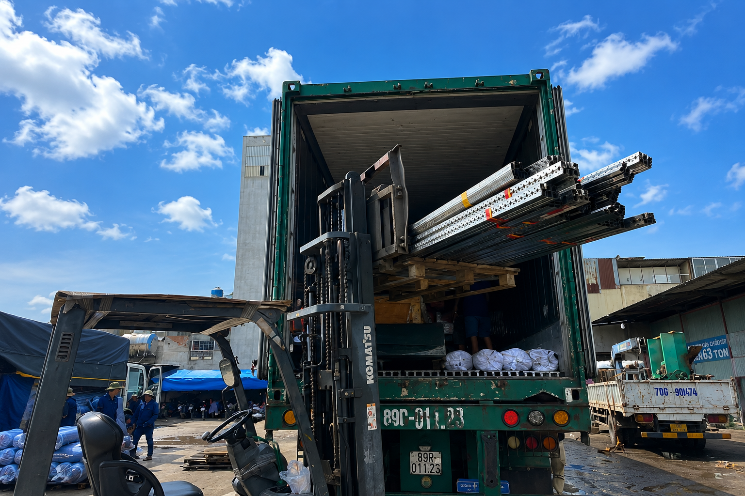 Xe đầu kéo 30 tấn chuyên chở máy móc lớn, thiết bị công nghiệp và hàng nặng phục vụ các công trình tại Quảng Bình.Xe đầu kéo 30 tấn chuyên chở máy móc lớn, thiết bị công nghiệp và hàng nặng phục vụ các công trình tại Quảng Bình. xe-dau-keo-van-chuyen-may-moc-lon-va-hang-nang-bac-ninh-di-quang-binh