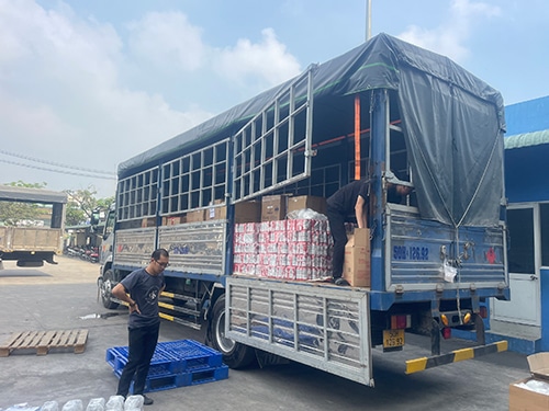 Hàng ghép phù hợp với đơn hàng từ vài trăm kg đến vài tấn, giúp tiết kiệm cước và không cần chờ đủ hàng để thuê nguyên xe. hang-ghep-giup-tiet-kiem-chi-phi-va-gui-hang-linh-hoat-tren-xe-tai-8-tan