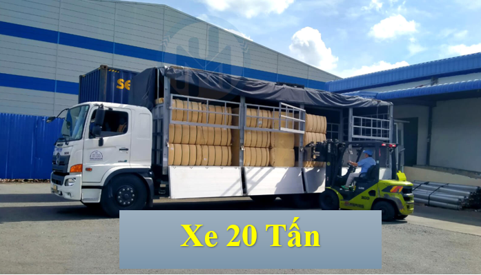 Xe nâng dễ dàng bốc xếp vật liệu lên thùng xe tải nhờ thiết kế mở bửng hông tiện lợi giúp quá trình vận chuyển hàng hóa đi Cần Thơ nhanh chóng và an toàn Xe-nang-de-dang-len-hang-vat-lieu-nho-xe-bung-hong-di-Can-Tho