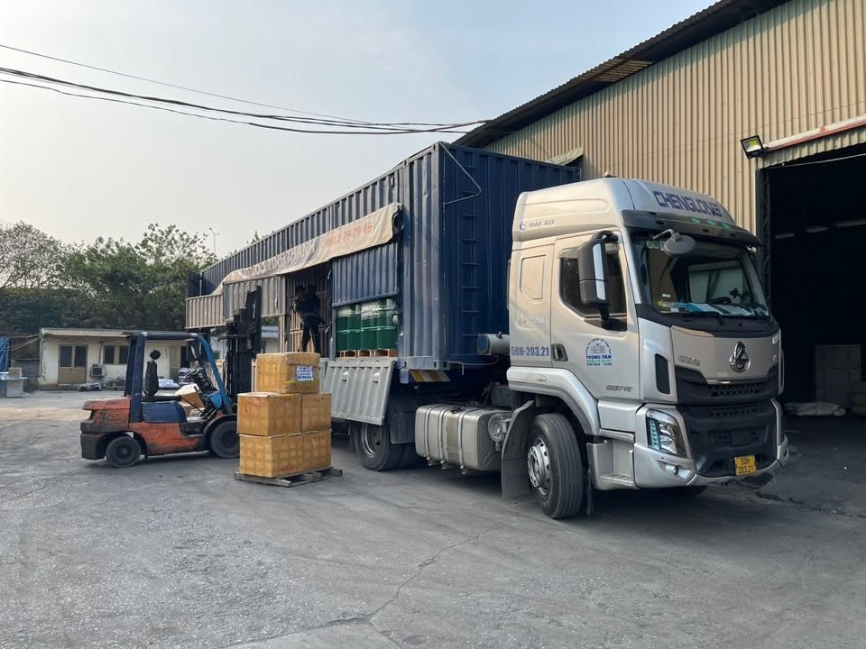 Đầu kéo 30 tấn nhận vận chuyển hàng nguyên chuyến, hàng tải trọng lớn và container từ Bắc Ninh đến Phú Yên theo nhu cầu. xe-dau-keo-30-tan-van-chuyen-hang-hoa-duong-dai-tu-bac-ninh-di-phu-yen