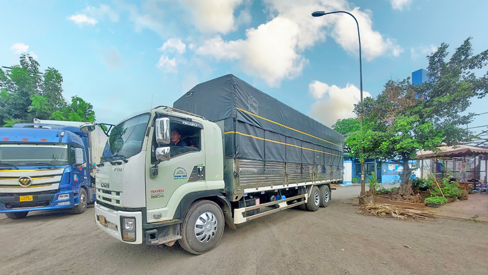 Xe tải 15 tấn chuyên vận chuyển hàng công nghiệp, máy móc, thiết bị, vật tư xây dựng và hàng đóng kiện từ Vũng Tàu đi Khánh Hòa đường dài. xe-tai-15-tan-chuyen-van-chuyen-hang-hoa-tu-vung-tau-di-khanh-hoa