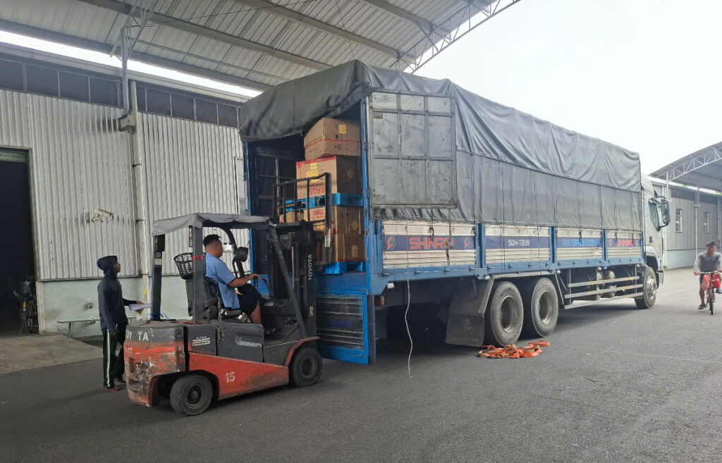 Xe tải 15 tấn vận chuyển hàng công nghiệp từ Vũng Tàu đi Phú Yên, giao hàng đúng lịch, đúng tiến độ, hỗ trợ khách hàng chủ động kế hoạch sản xuất. xe-tai-15-tan-giao-hang-dung-lich-dung-tien-do-den-phu-yen