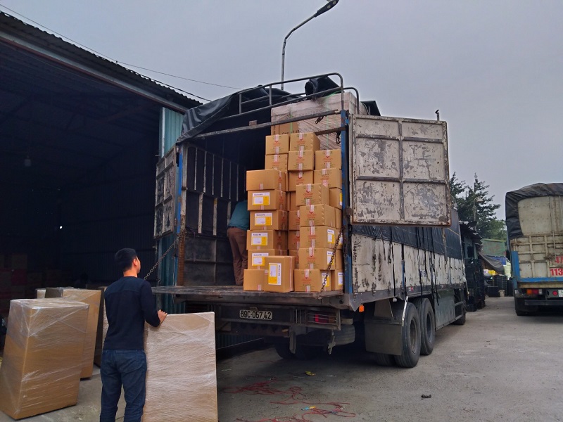 Xe tải 15 tấn nhận hàng tận nơi tại Vũng Tàu, hỗ trợ lấy hàng tại kho, sắp xếp lên xe và vận chuyển trực tiếp đi Kon Tum. xe-tai-15-tan-nhan-hang-tan-noi-tai-vung-tau-di-kon-tum