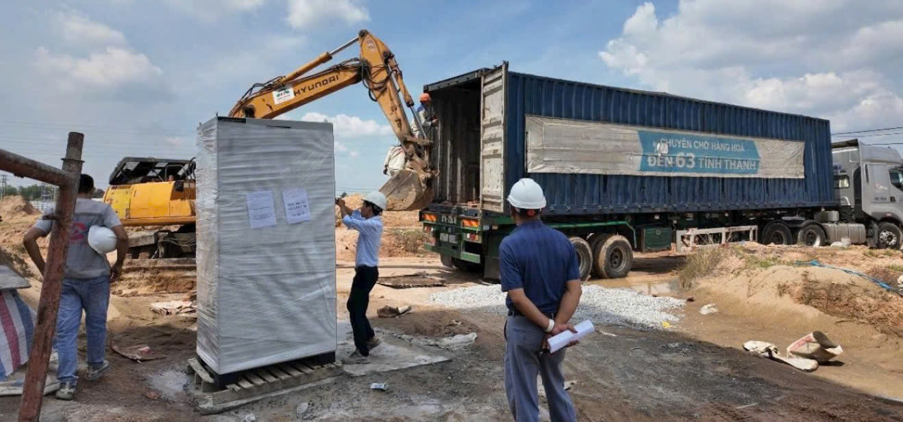 Nhận hàng tại kho, nhà máy và giao đến đúng địa chỉ yêu cầu, thuận tiện cho doanh nghiệp và công trình. giao-nhan-hang-tan-noi-tai-kho-nha-may-va-cong-trinh