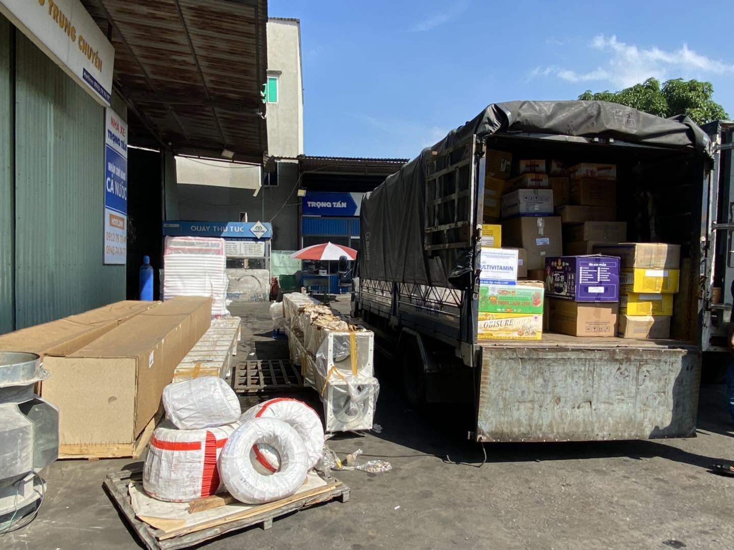 Hàng ghép phù hợp với lô hàng nhỏ, đơn hàng định kỳ và hàng không cần giao gấp, giúp khách hàng chia sẻ chi phí vận chuyển thay vì thuê nguyên xe. gui-hang-ghep-tiet-kiem-chi-phi-cho-lo-hang-nho-tu-hung-yen-di-soc-trang