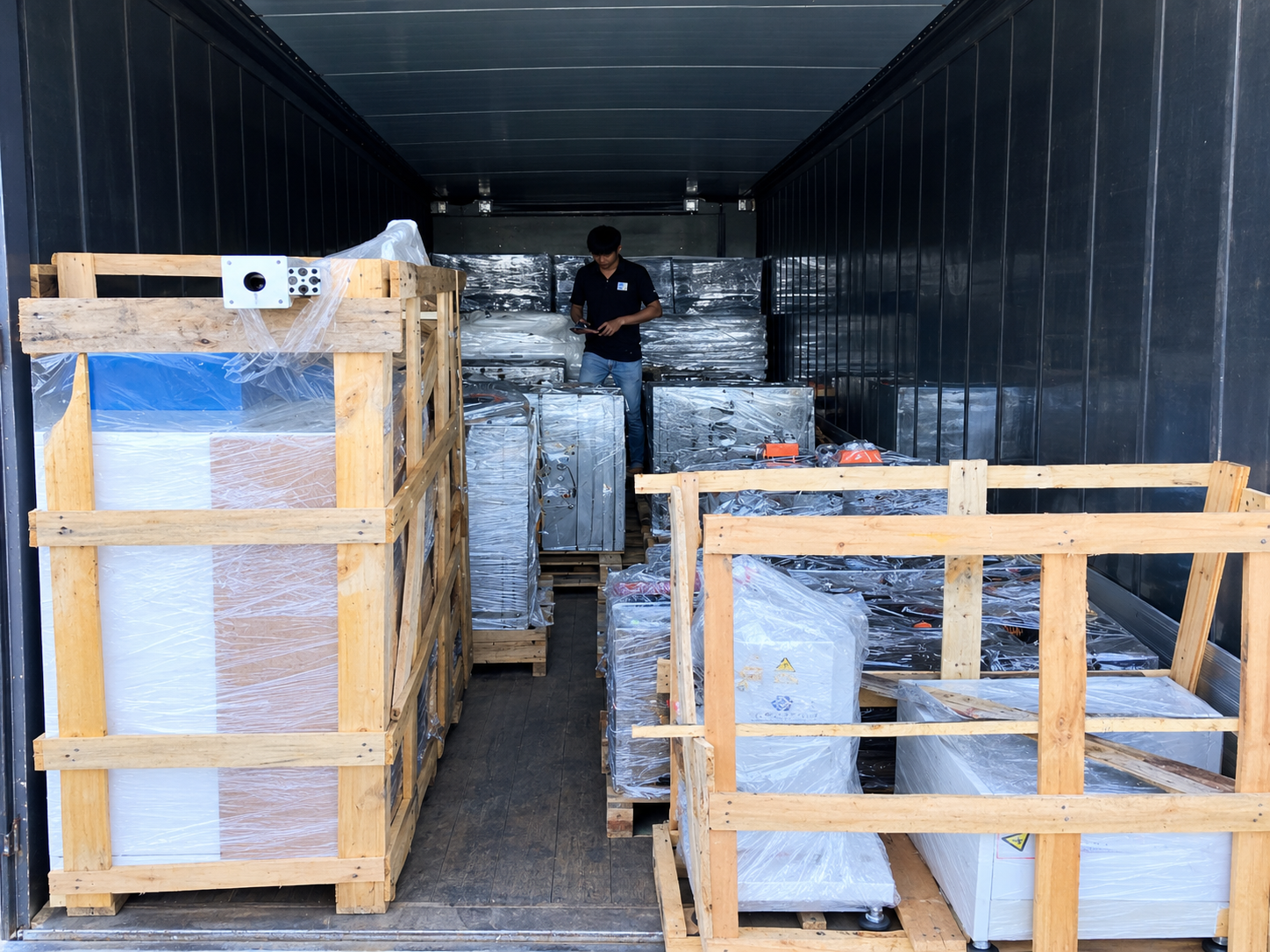 xep-pallet-va-co-dinh-hang-hoa-chac-chan-truoc-khi-dong-container