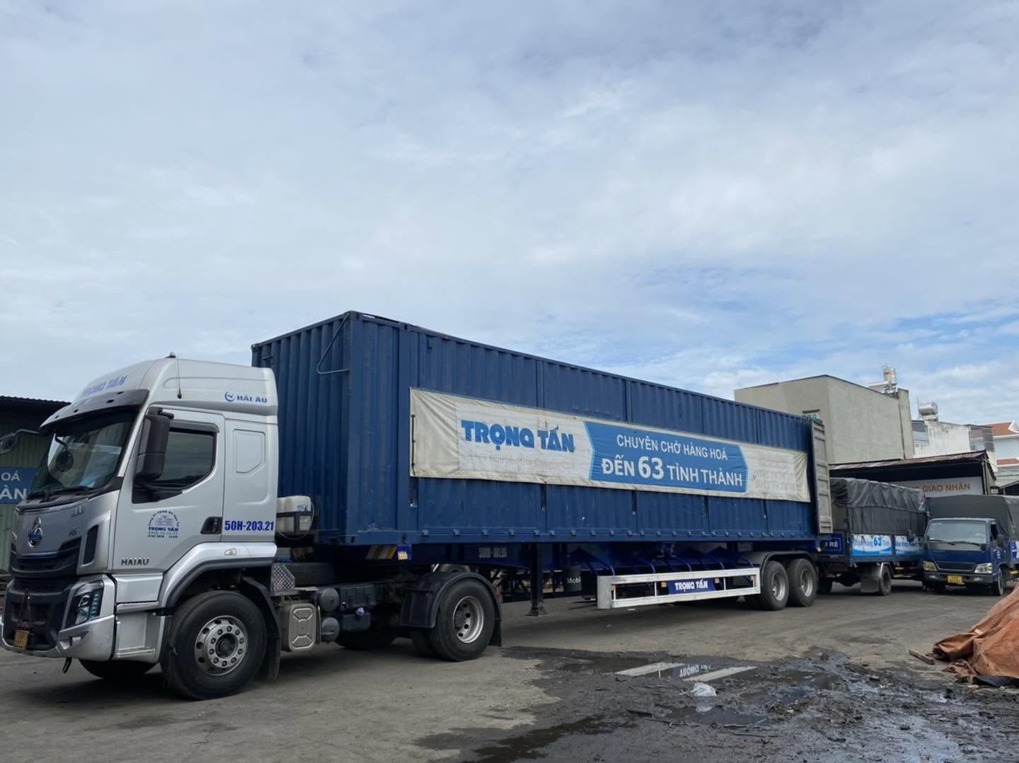Giá thuê đầu kéo container hở nóc Hưng Yên đi Quảng Bình được tính theo loại hàng, kích thước, trọng lượng, điểm nhận giao và yêu cầu bốc xếp. gia-thue-dau-keo-container-ho-noc-hung-yen-di-quang-binh-cho-hang-cao-hang-cong-kenh
