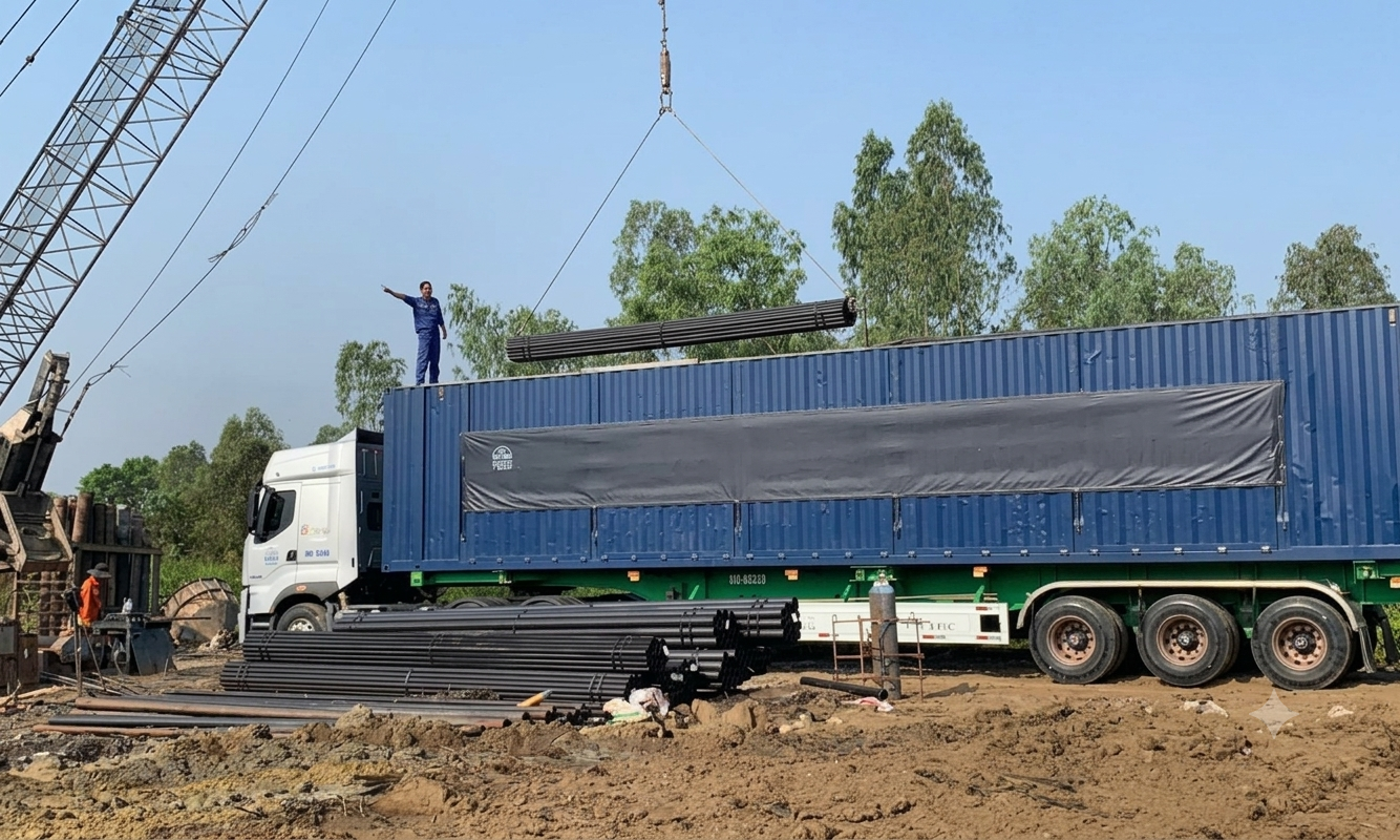 xe-dau-keo-container-cho-may-moc-thiet-bi-nguyen-lieu-va-hang-pallet-hung-yen-di-binh-thuan
