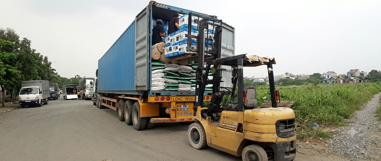 Dịch vụ xe đầu kéo container vận chuyển đa dạng hàng hóa, đáp ứng nhu cầu chuyên chở hàng đóng kiện, máy móc, thiết bị và vật tư công nghiệp với phương án vận chuyển phù hợp. xe-dau-keo-container-van-chuyen-da-dang-hang-hoa-theo-nhu-cau-khach-hang