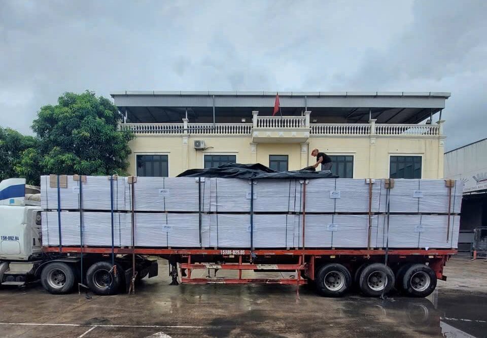 chang-buoc-hang-hoa-tren-xe-dau-keo-mooc-san-truoc-khi-di-lang-son