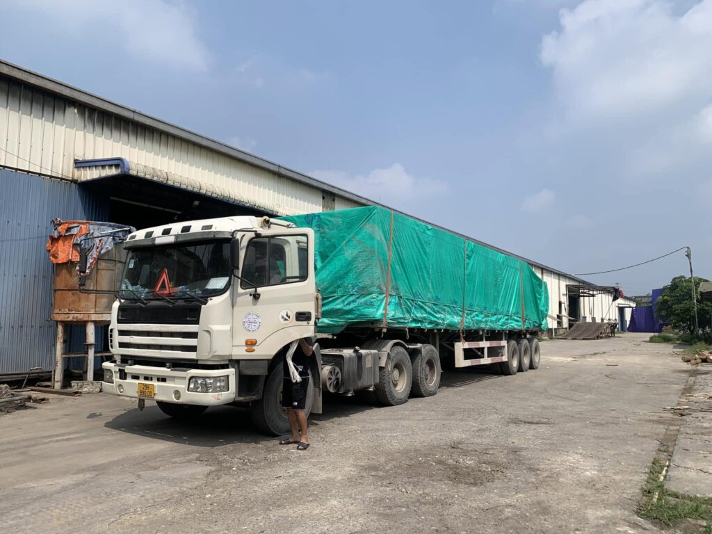 Dịch vụ cho thuê xe đầu kéo mooc sàn Bình Dương đi Bắc Ninh nhận vận chuyển thép, máy móc và hàng công nghiệp nguyên chuyến, đáp ứng lịch giao hàng. cho-thue-xe-dau-keo-mooc-san-binh-duong-di-bac-ninh-cho-hang