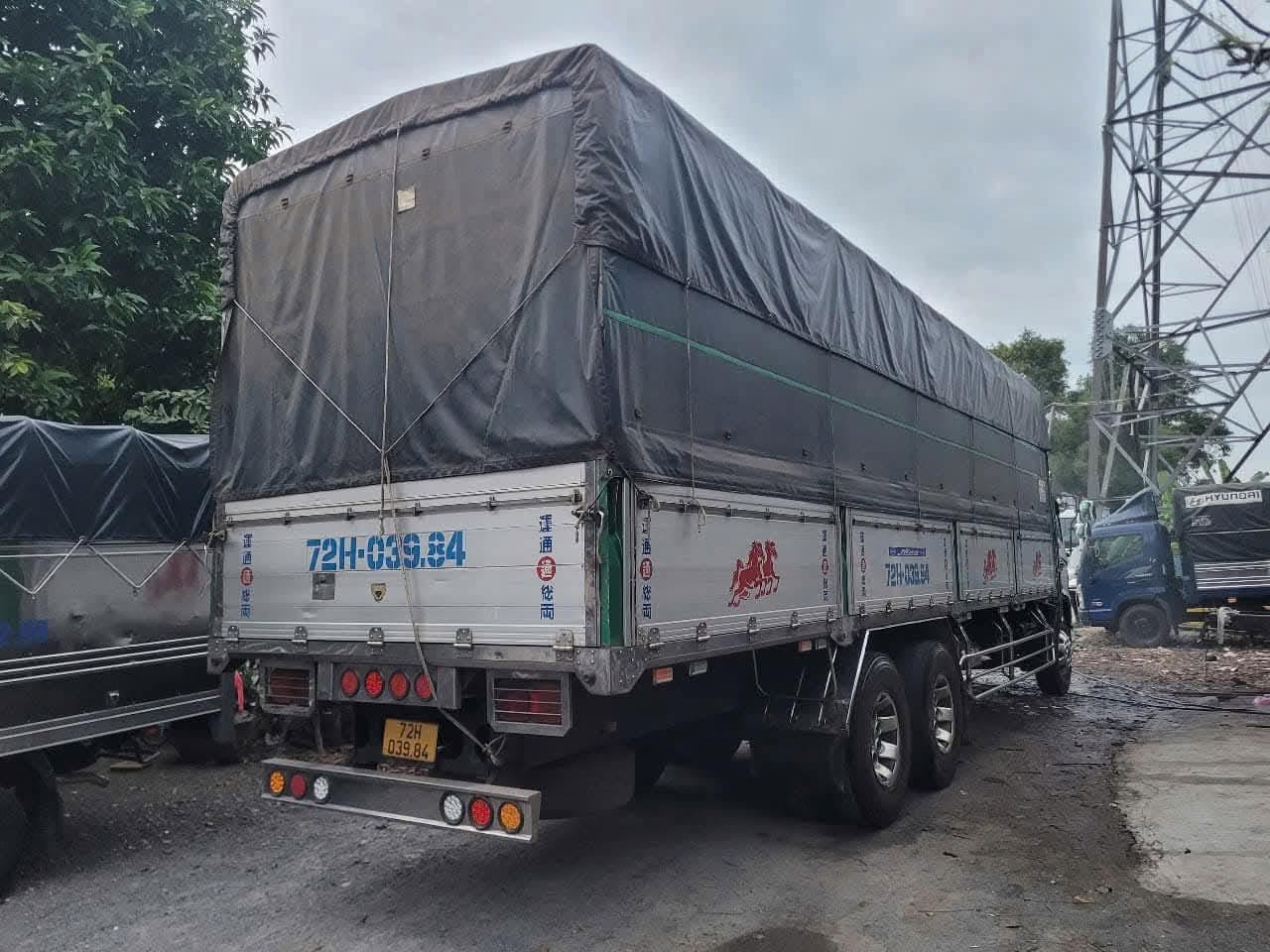 Cho thuê xe tải 15 tấn Bình Dương đi Hà Tĩnh, nhận vận chuyển hàng công nghiệp, máy móc, tủ điện và pallet, hỗ trợ lấy hàng tận kho, giao đúng địa chỉ. cho-thue-xe-tai-15-tan-binh-duong-di-ha-tinh-nhan-cho-hang