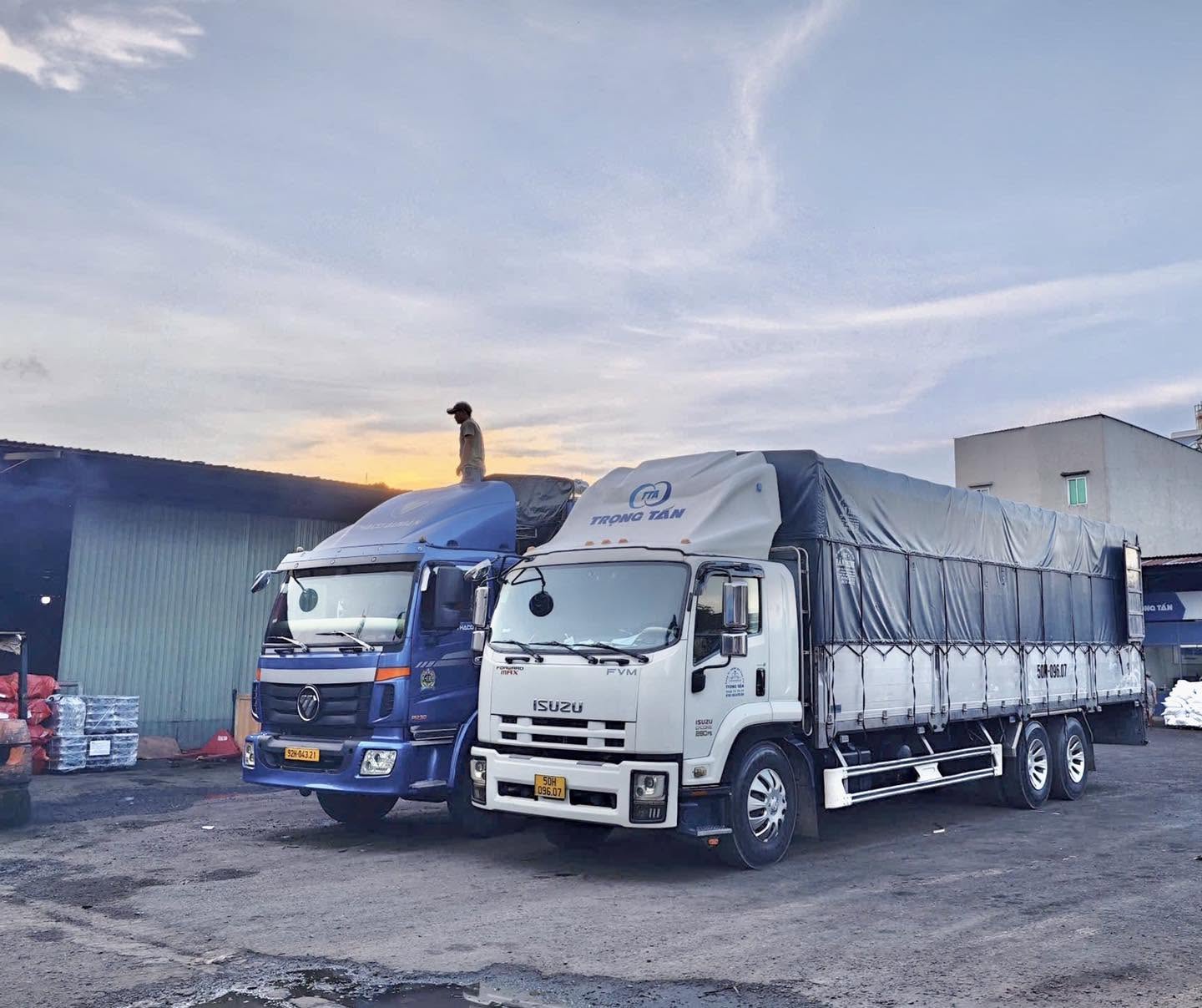Xe tải 15 tấn nhận hàng tại kho Bình Dương, vận chuyển máy móc, tủ điện, pallet và vật tư công nghiệp đi Quảng Bình, đáp ứng nhu cầu giao nhận tận nơi. cho-thue-xe-tai-15-tan-binh-duong-di-quang-binh