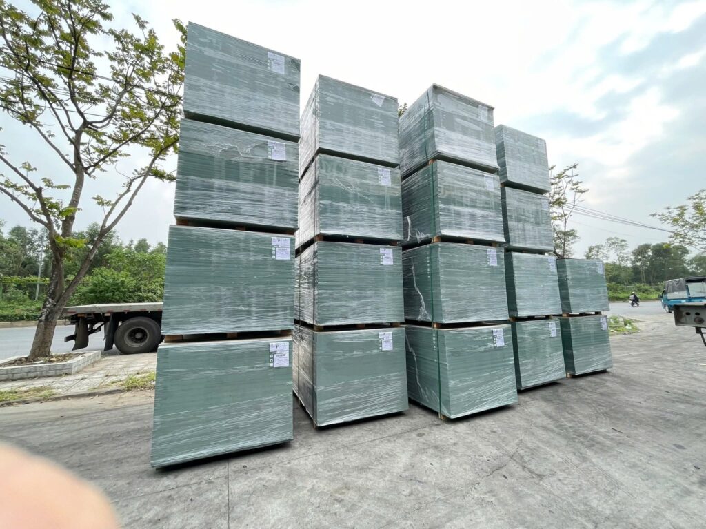van-chuyen-van-mdf-hmr-chong-am-bang-xe-dau-keo-mooc-san-di-ha-noi