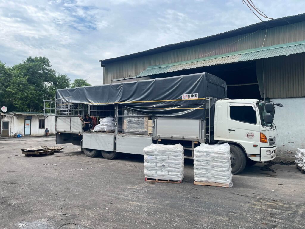 Xe tải 15 tấn nhận hàng tận kho tại Bình Dương, vận chuyển máy móc thiết bị, hàng pallet và vật tư công nghiệp đi Hưng Yên theo yêu cầu. xe-tai-15-tan-nhan-hang-tan-kho-tai-binh-duong-di-hung-yen