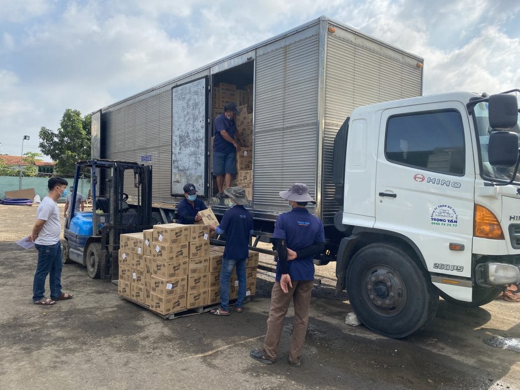 Xe tải 15 tấn thùng kín nhận vận chuyển hàng nguyên chuyến từ Bình Dương đi Ninh Bình, phù hợp hàng đóng thùng, linh kiện, thiết bị và hàng công nghiệp cần che chắn. xe-tai-15-tan-thung-kin-nhan-van-chuyen-hang-nguyen-chuyen-di-ninh-binh
