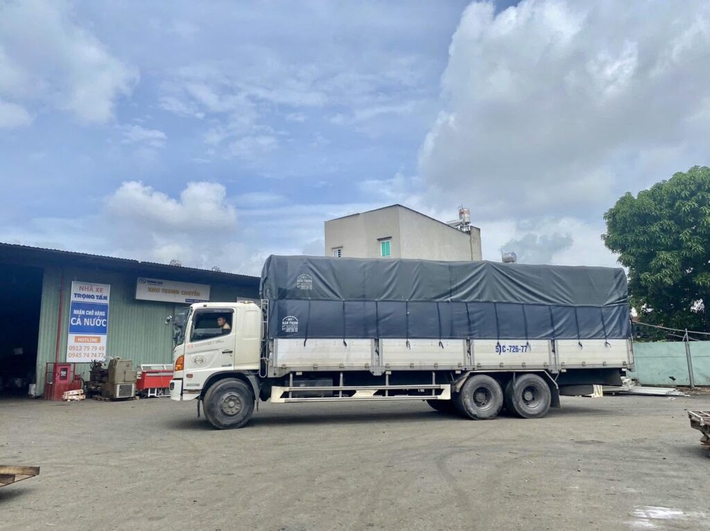 Xe tải chuyển chuyến vận chuyển hàng hóa từ Bình Dương đi Tuyên Quang, nhận hàng tận nơi, sắp xếp hàng hóa và giao đến đúng địa điểm. xe-tai-chuyen-chuyen-van-chuyen-hang-hoa-tu-binh-duong-di-tuyen-quang